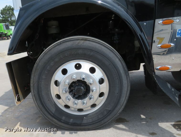 image for item FB9846 2004 Freightliner Classic 120  semi truck