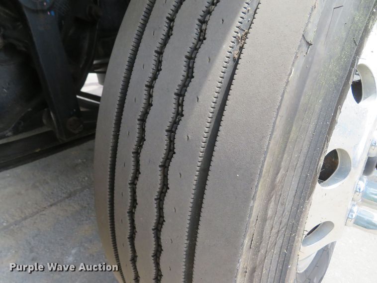 image for item FB9846 2004 Freightliner Classic 120  semi truck