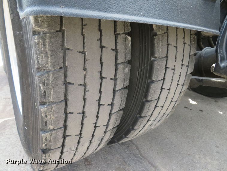 image for item FB9846 2004 Freightliner Classic 120  semi truck