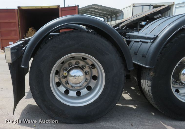 image for item FB9846 2004 Freightliner Classic 120  semi truck