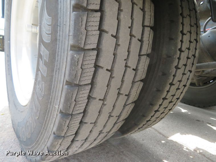 image for item FB9846 2004 Freightliner Classic 120  semi truck