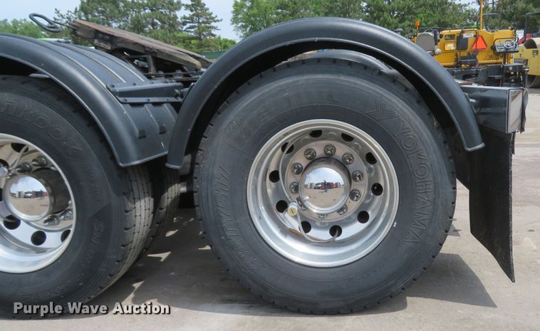 image for item FB9846 2004 Freightliner Classic 120  semi truck