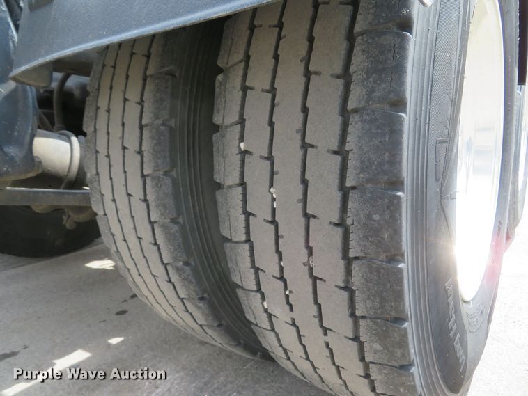 image for item FB9846 2004 Freightliner Classic 120  semi truck