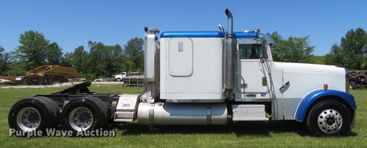 image for item FB9848 2000 Freightliner FLD120  semi truck