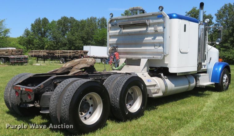 image for item FB9848 2000 Freightliner FLD120  semi truck