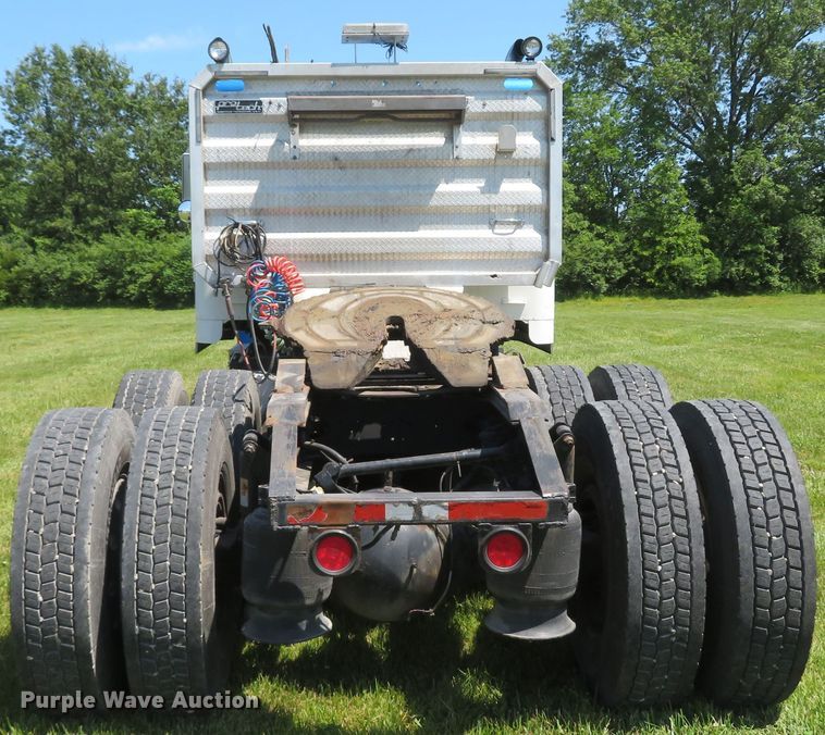 image for item FB9848 2000 Freightliner FLD120  semi truck