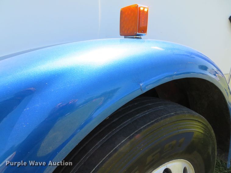 image for item FB9848 2000 Freightliner FLD120  semi truck