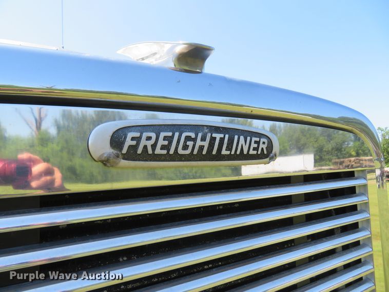 image for item FB9848 2000 Freightliner FLD120  semi truck