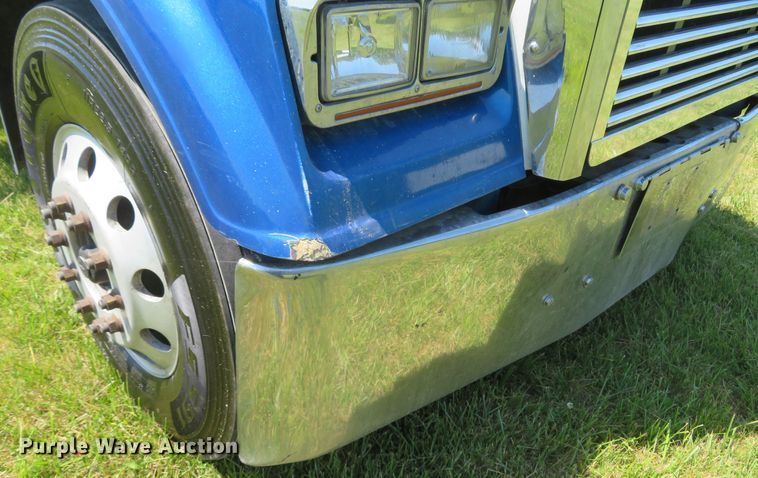 image for item FB9848 2000 Freightliner FLD120  semi truck