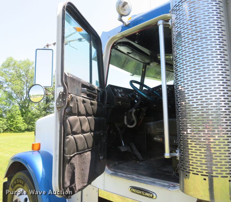 image for item FB9848 2000 Freightliner FLD120  semi truck