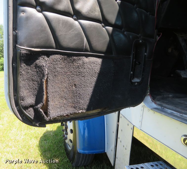 image for item FB9848 2000 Freightliner FLD120  semi truck