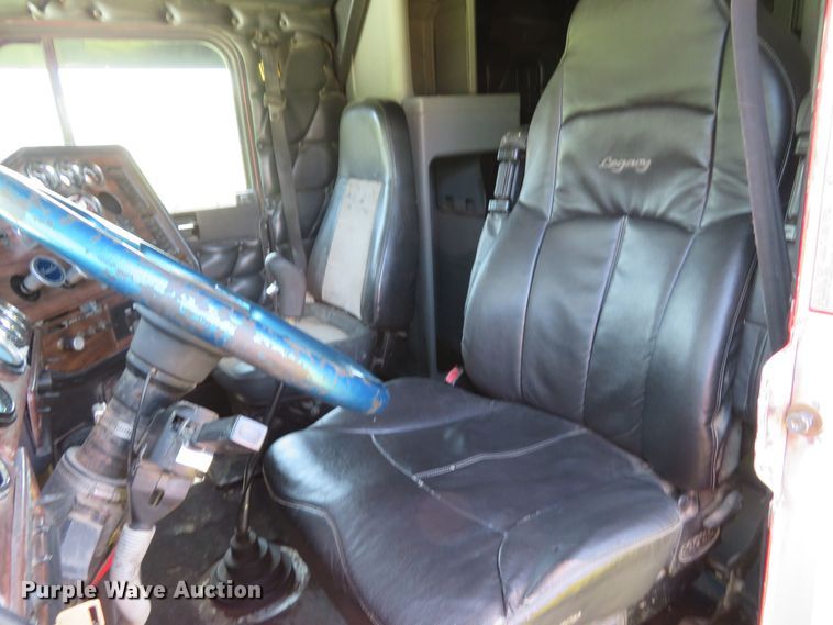 image for item FB9848 2000 Freightliner FLD120  semi truck