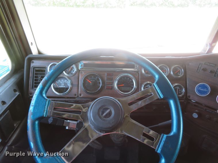 image for item FB9848 2000 Freightliner FLD120  semi truck