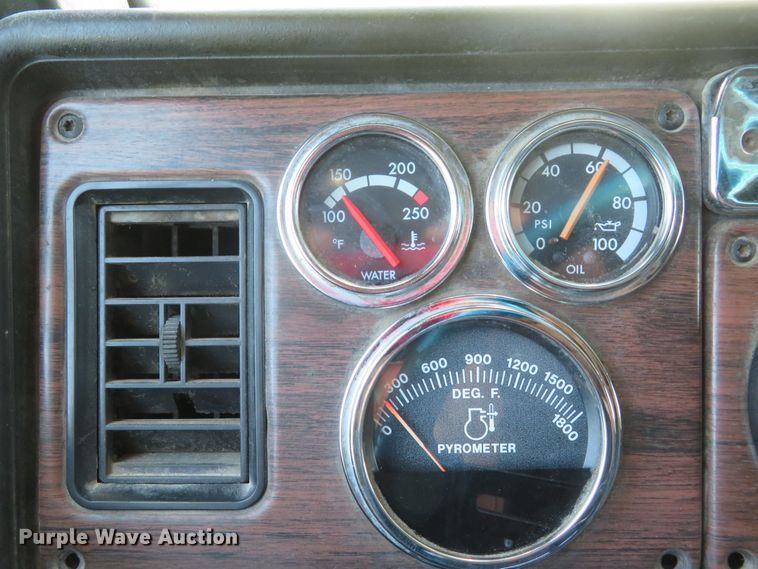 image for item FB9848 2000 Freightliner FLD120  semi truck