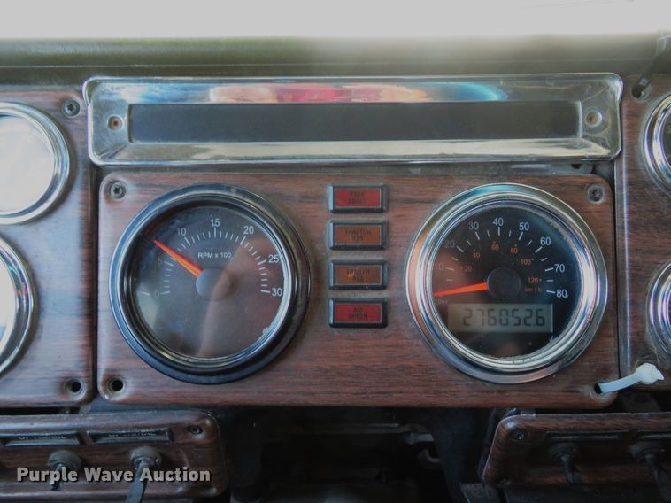 image for item FB9848 2000 Freightliner FLD120  semi truck