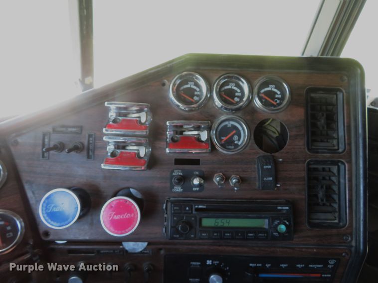 image for item FB9848 2000 Freightliner FLD120  semi truck