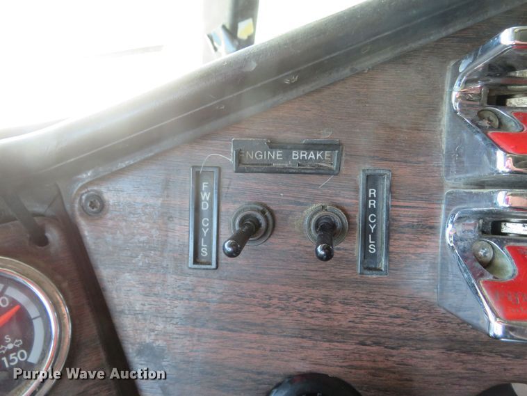 image for item FB9848 2000 Freightliner FLD120  semi truck