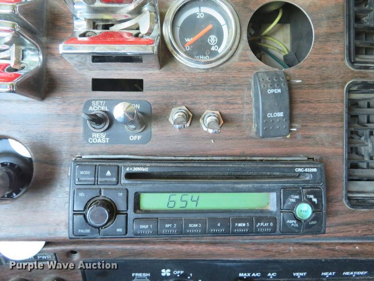 image for item FB9848 2000 Freightliner FLD120  semi truck