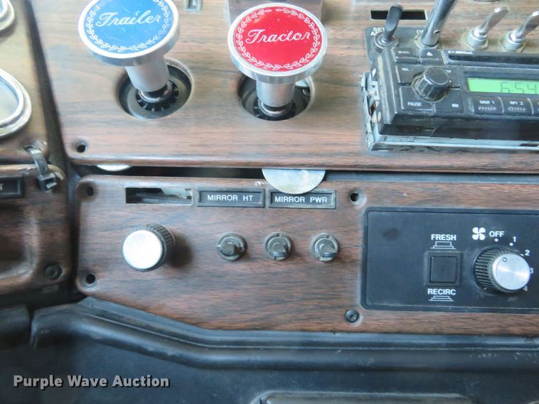 image for item FB9848 2000 Freightliner FLD120  semi truck