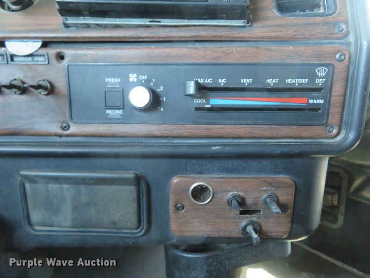 image for item FB9848 2000 Freightliner FLD120  semi truck