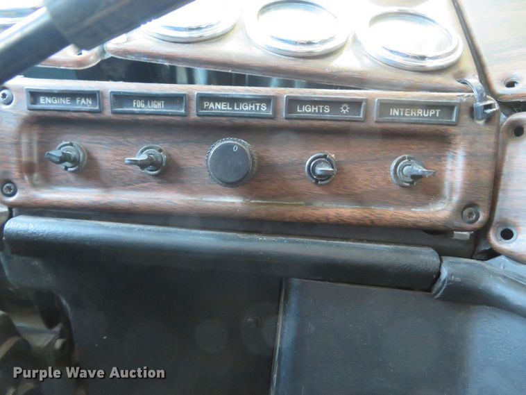 image for item FB9848 2000 Freightliner FLD120  semi truck