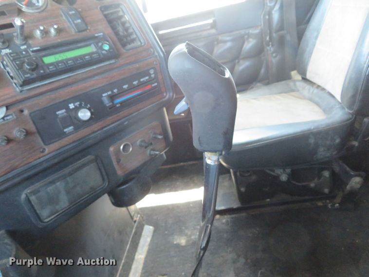 image for item FB9848 2000 Freightliner FLD120  semi truck