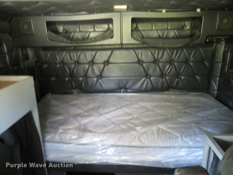 image for item FB9848 2000 Freightliner FLD120  semi truck