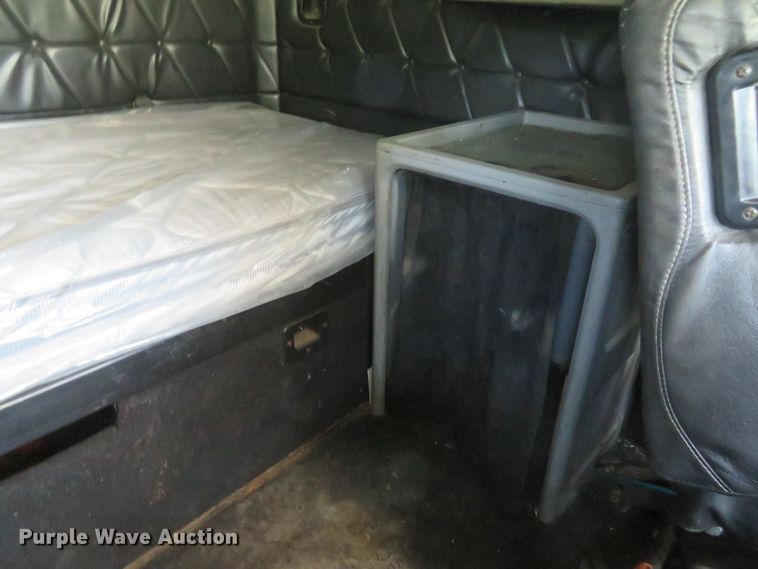 image for item FB9848 2000 Freightliner FLD120  semi truck