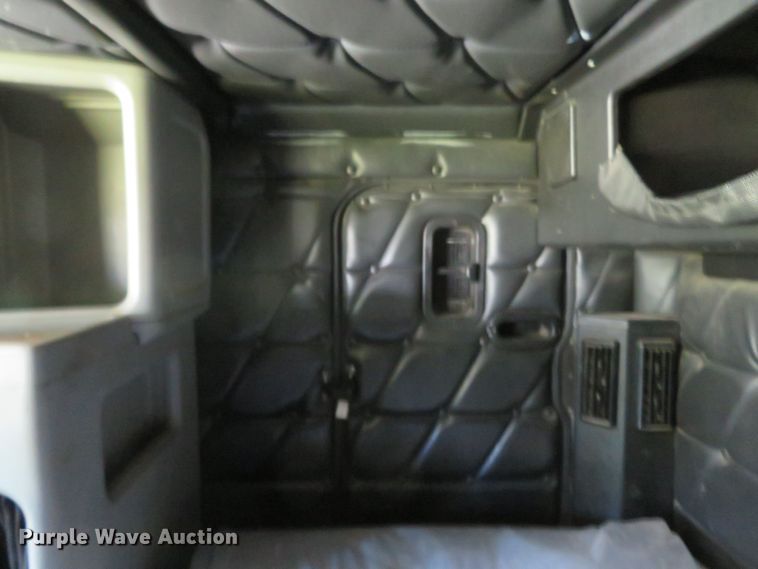 image for item FB9848 2000 Freightliner FLD120  semi truck