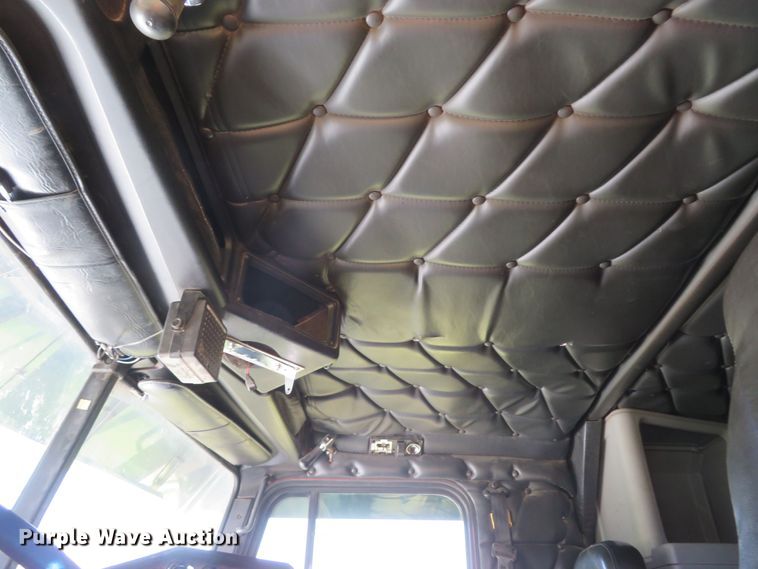 image for item FB9848 2000 Freightliner FLD120  semi truck