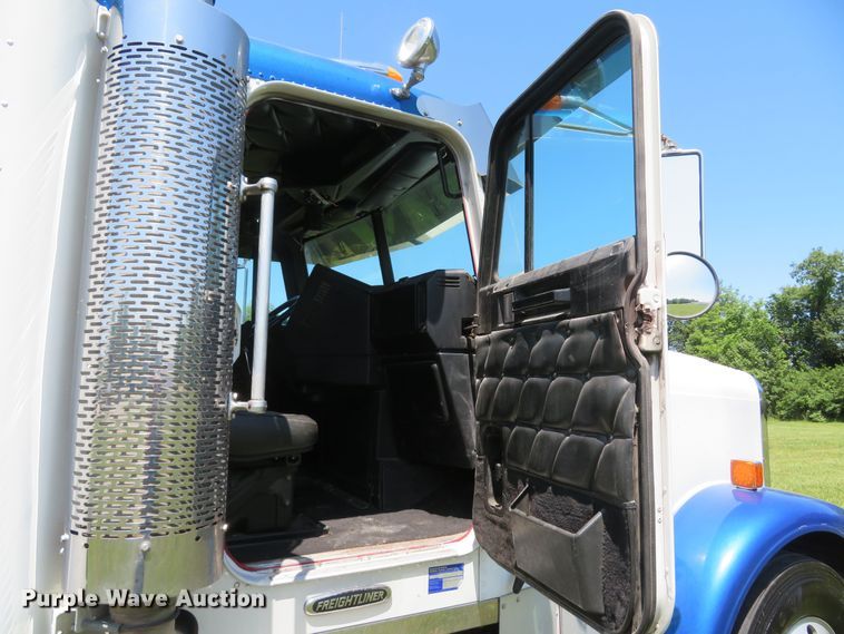 image for item FB9848 2000 Freightliner FLD120  semi truck