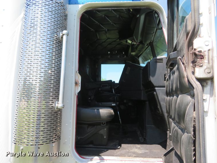 image for item FB9848 2000 Freightliner FLD120  semi truck