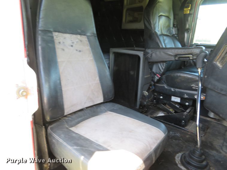 image for item FB9848 2000 Freightliner FLD120  semi truck