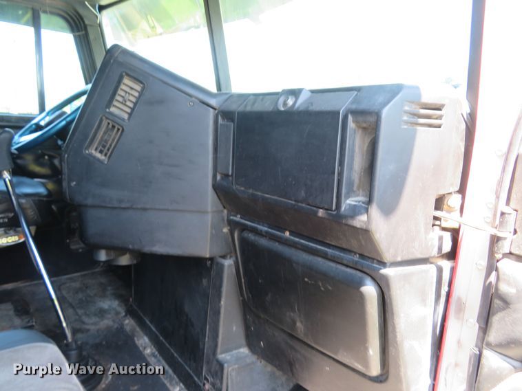 image for item FB9848 2000 Freightliner FLD120  semi truck