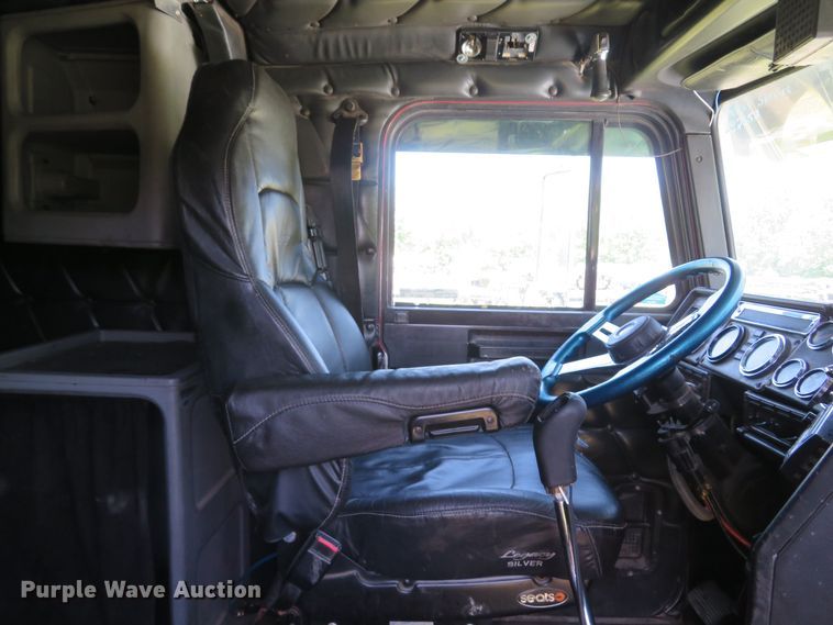 image for item FB9848 2000 Freightliner FLD120  semi truck