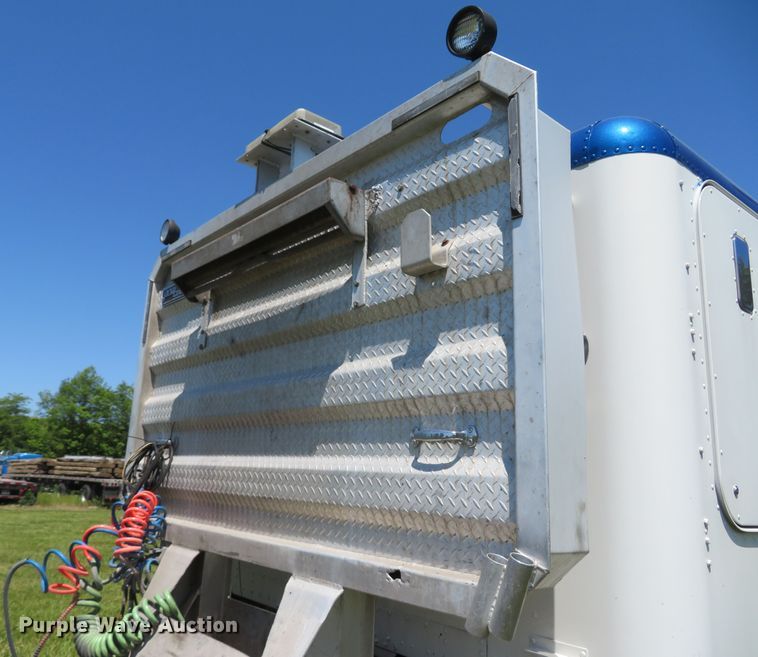 image for item FB9848 2000 Freightliner FLD120  semi truck