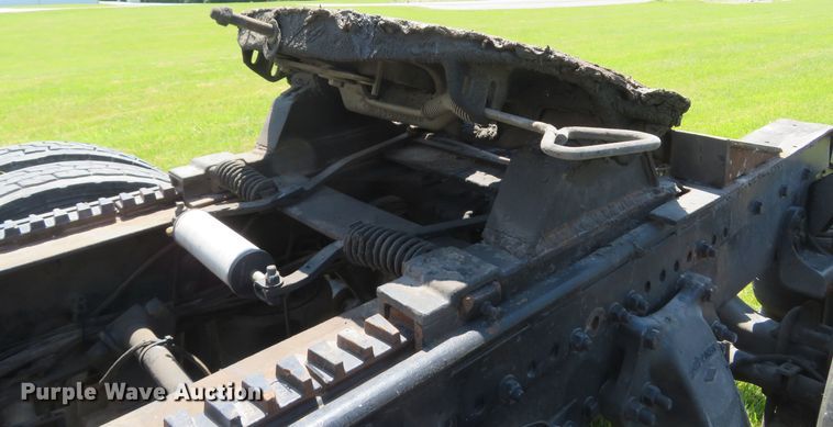 image for item FB9848 2000 Freightliner FLD120  semi truck