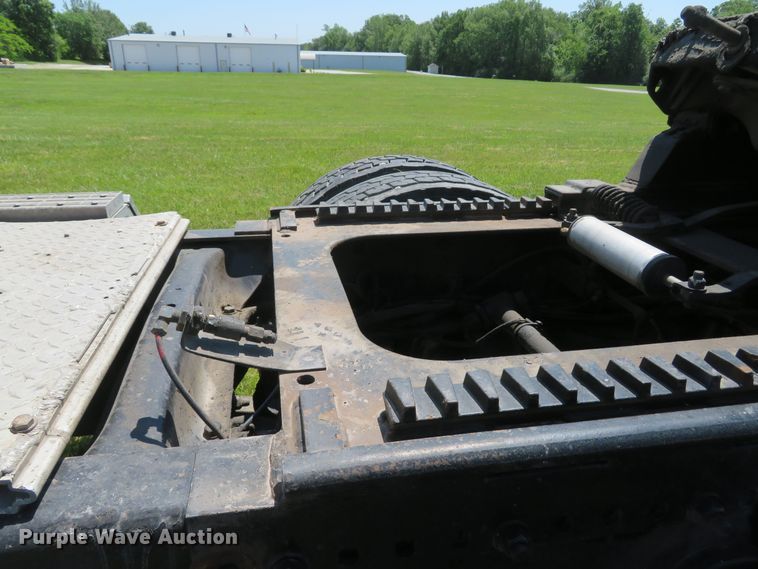 image for item FB9848 2000 Freightliner FLD120  semi truck