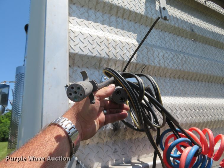 image for item FB9848 2000 Freightliner FLD120  semi truck