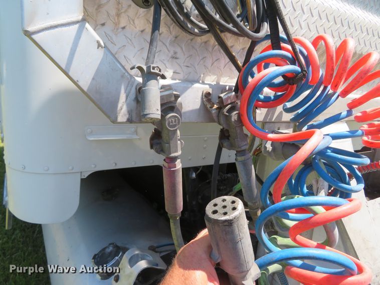 image for item FB9848 2000 Freightliner FLD120  semi truck