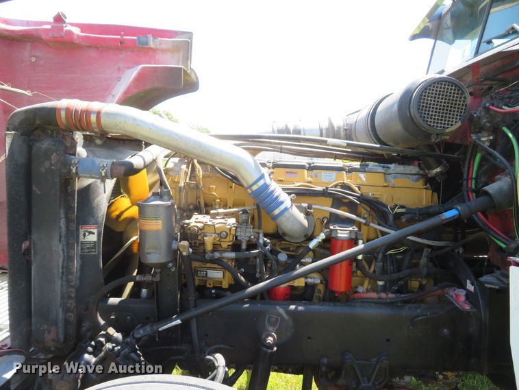 image for item FB9848 2000 Freightliner FLD120  semi truck