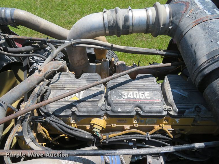 image for item FB9848 2000 Freightliner FLD120  semi truck