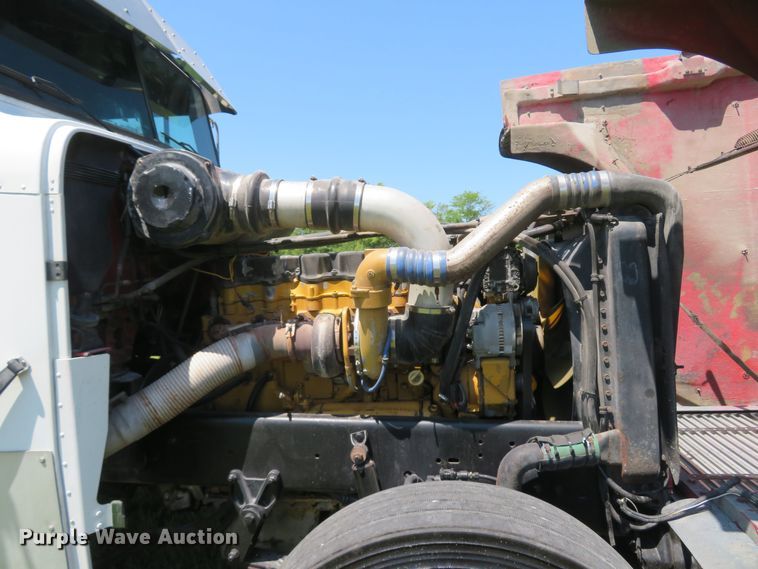 image for item FB9848 2000 Freightliner FLD120  semi truck