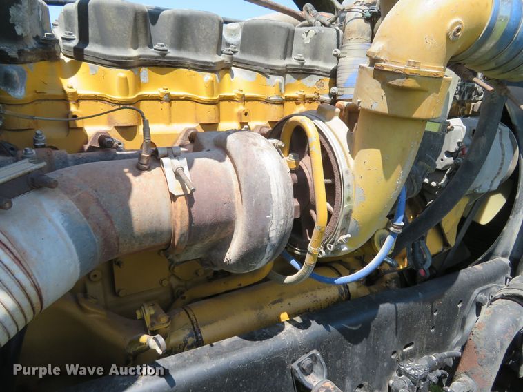 image for item FB9848 2000 Freightliner FLD120  semi truck