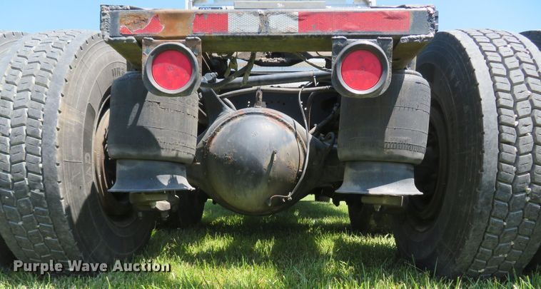 image for item FB9848 2000 Freightliner FLD120  semi truck