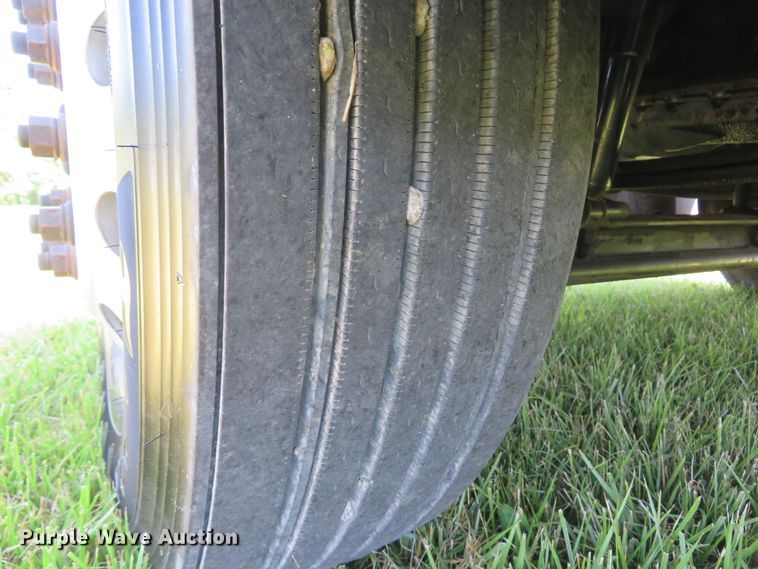 image for item FB9848 2000 Freightliner FLD120  semi truck