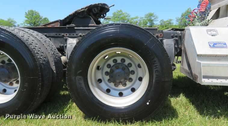 image for item FB9848 2000 Freightliner FLD120  semi truck