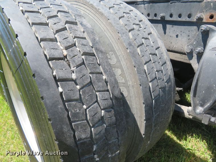 image for item FB9848 2000 Freightliner FLD120  semi truck