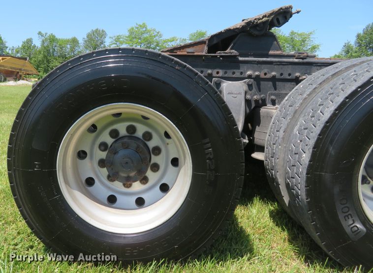 image for item FB9848 2000 Freightliner FLD120  semi truck