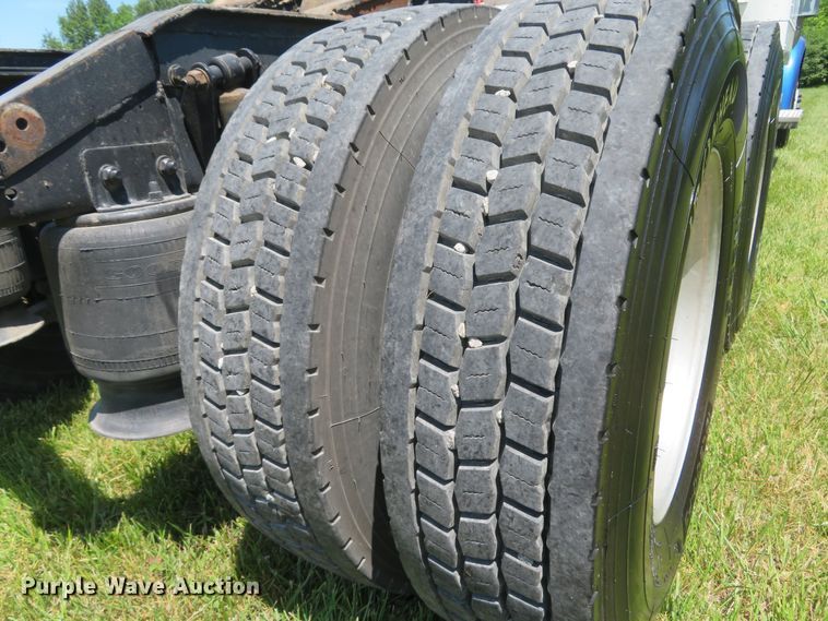 image for item FB9848 2000 Freightliner FLD120  semi truck